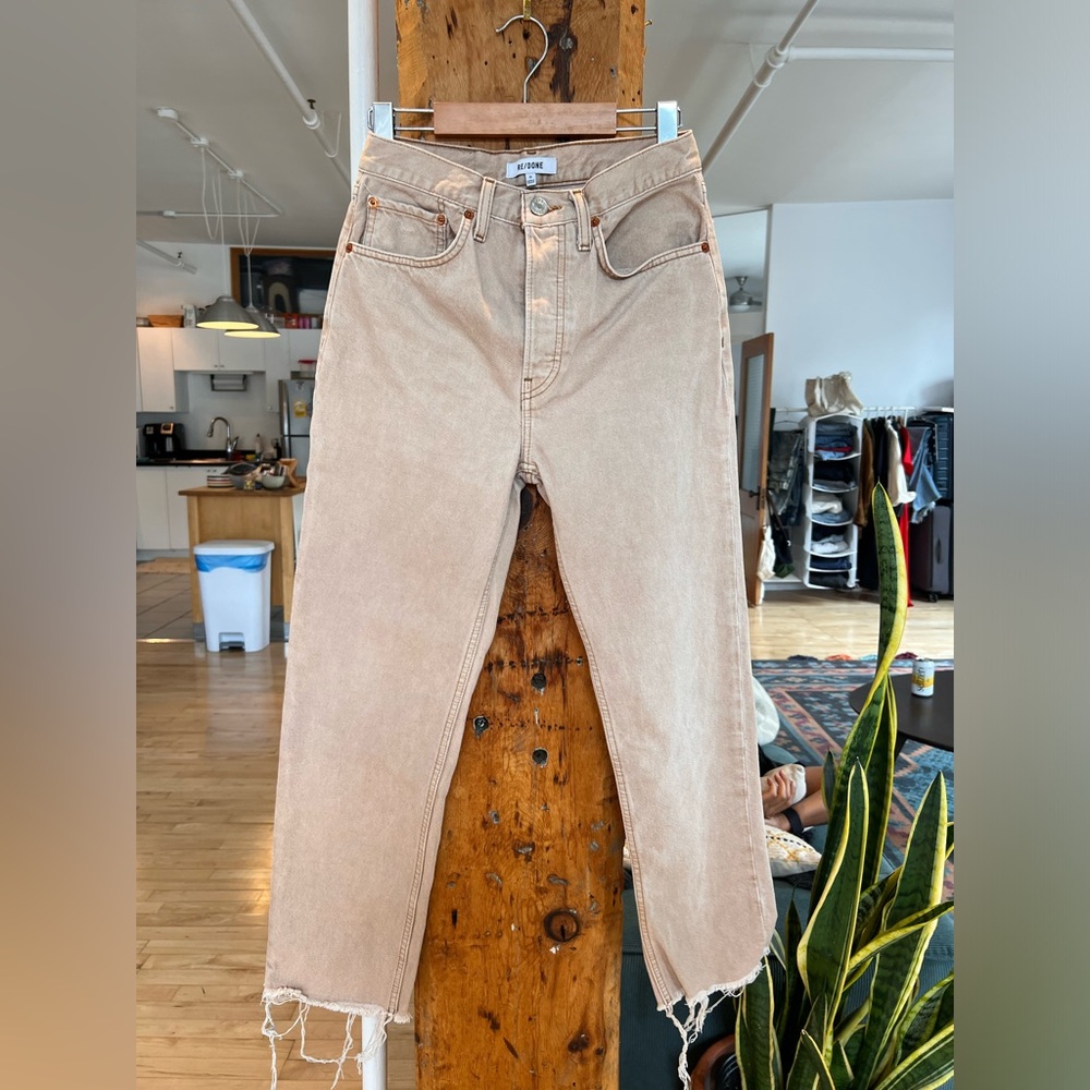 Re/Done Cropped Frayed Hem Jeans in Faded Beige
